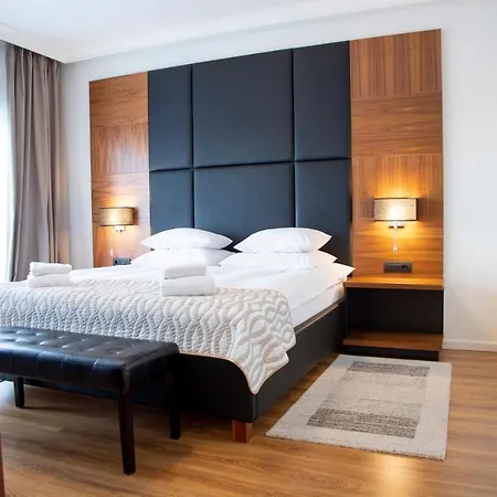 Hotel Mirage & 4*